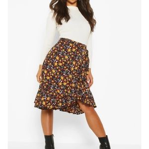 NWOT Boohoo retro ditsy wrap ruffle skirt